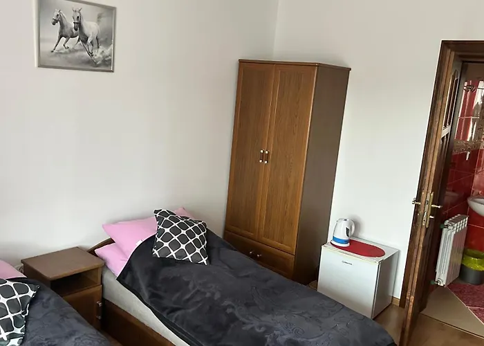 مزرعة للإقامة Bustrycki