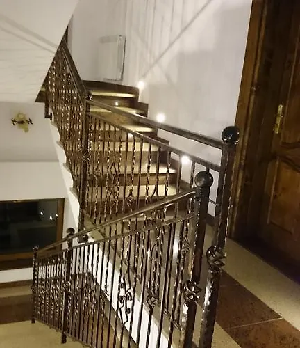 Bustrycki مزرعة للإقامة بورونين